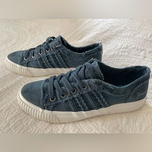 Blowfish Malibu shoes, women’s size 8.5, navy/blue